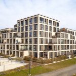 Nach Regensburg wurden 2022 über 600 Schichtstoffpaneele mit Holz geliefert.