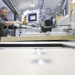 Auf modernen Produktionsanlagen kann LINIT eine große Anzahl an Werkstoffen speziell nach Kundenwunsch bearbeiten und veredeln.